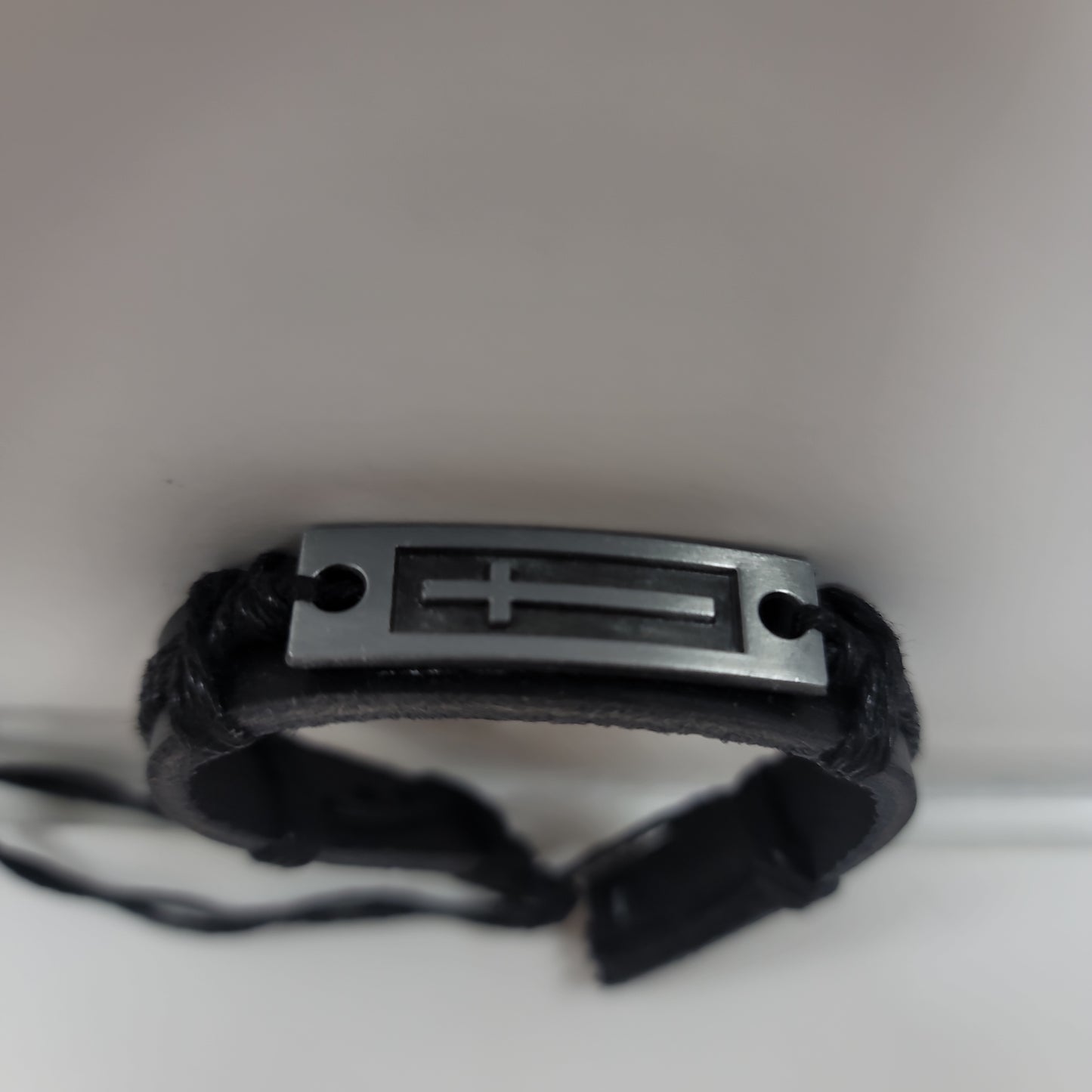 LEATHER BRAC/CROSS-9558