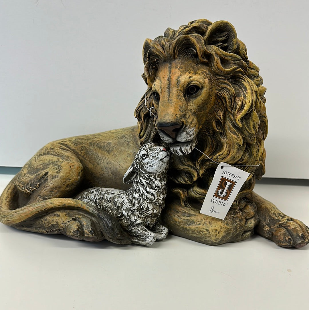 LION & LAMB FIGURE-4749