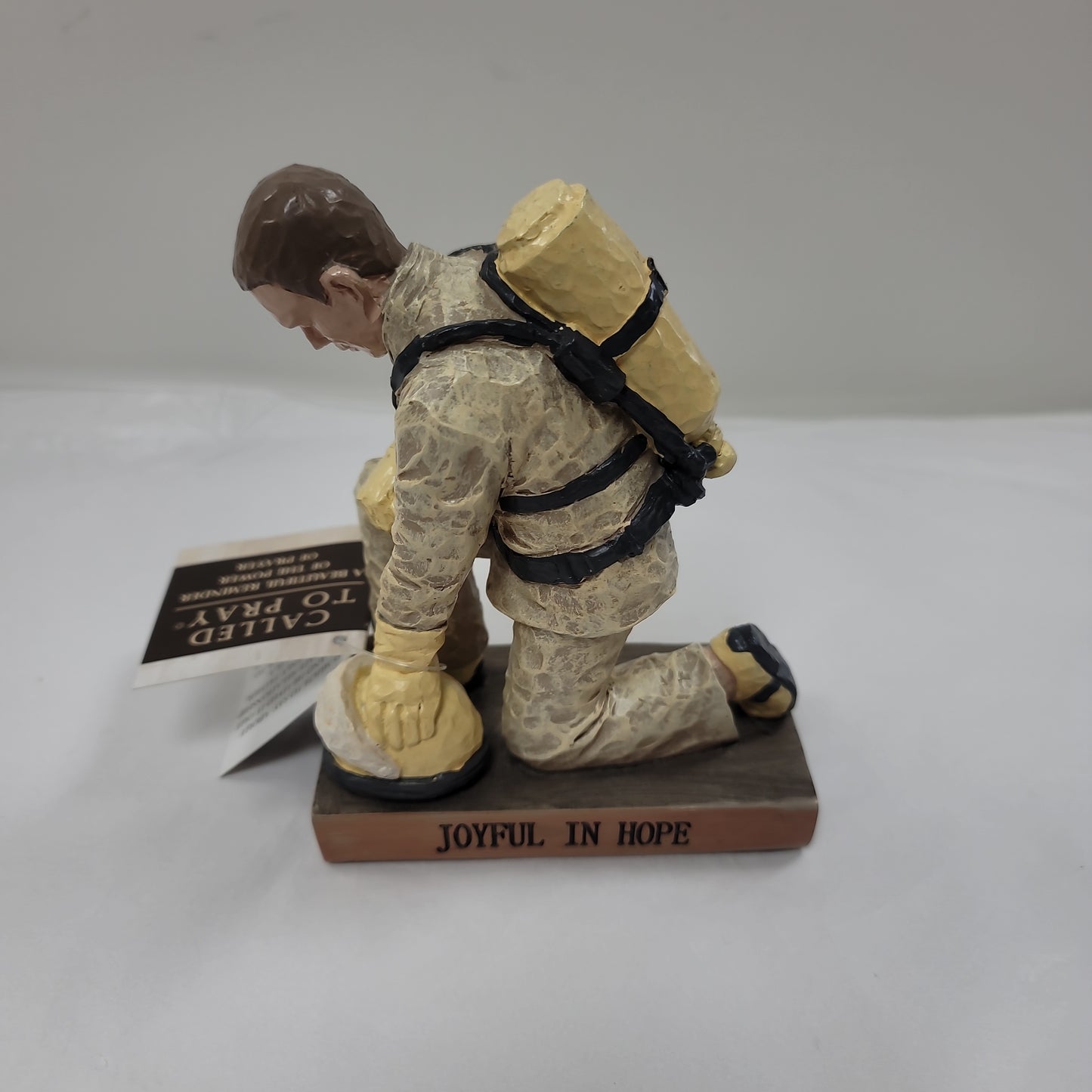 FIREFIGHTER PRAYING WOOD FIG-7571