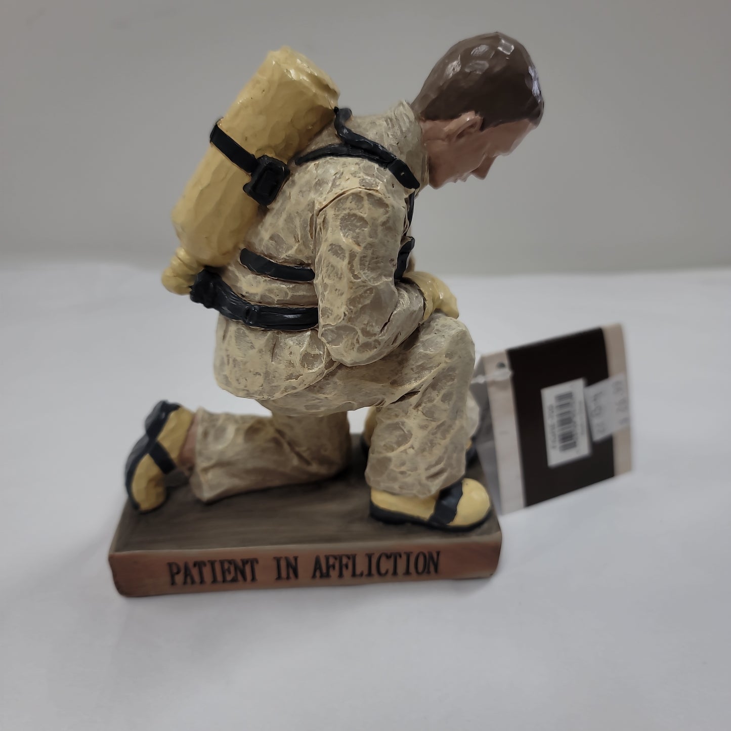 FIREFIGHTER PRAYING WOOD FIG-7571