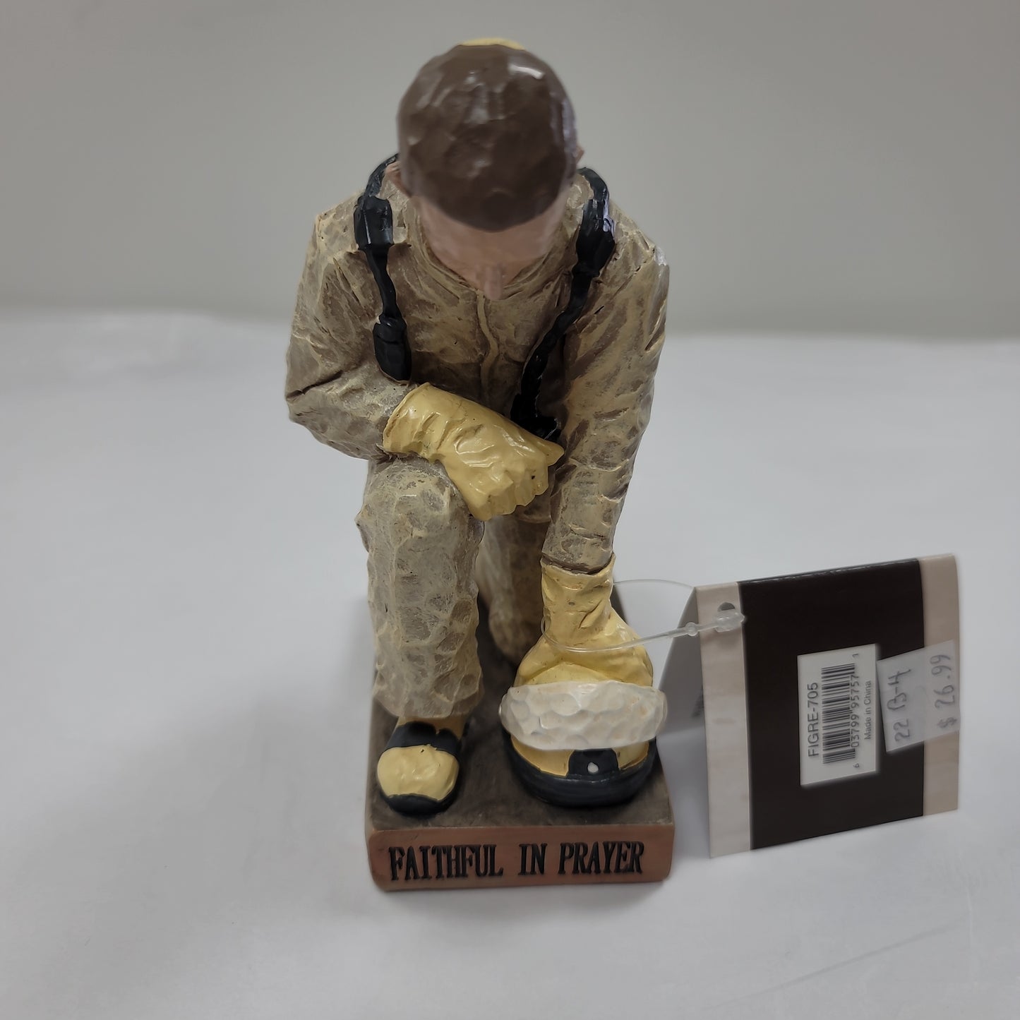 FIREFIGHTER PRAYING WOOD FIG-7571