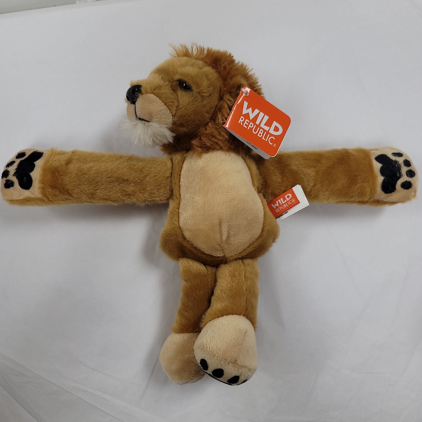 LION HUGGER2604