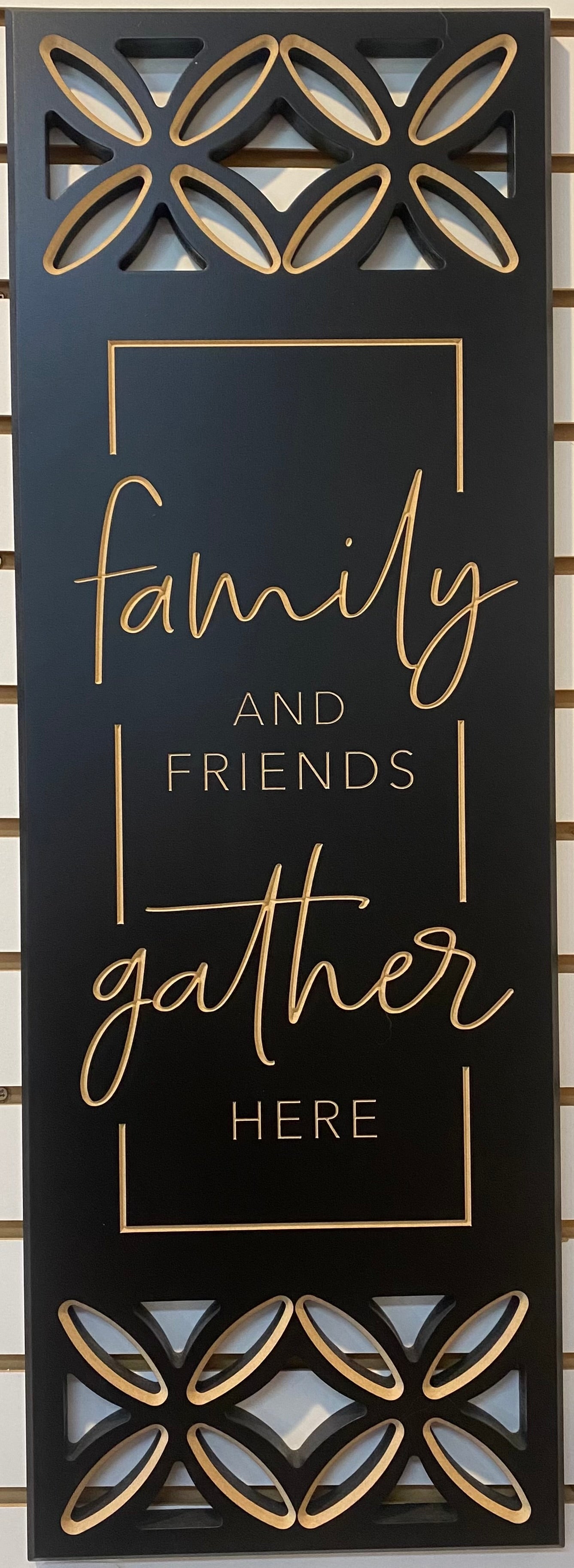 FAMILY & FRIENDS GATHER HERE PL-6553