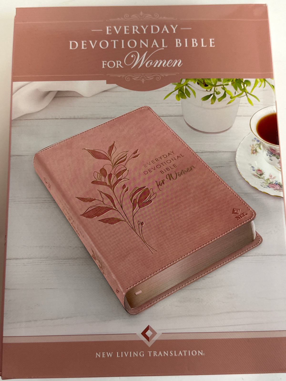 NLT EVERYDAY DEVOTIONAL BIBLE FOR WOMEN PINK FLORAL-4150